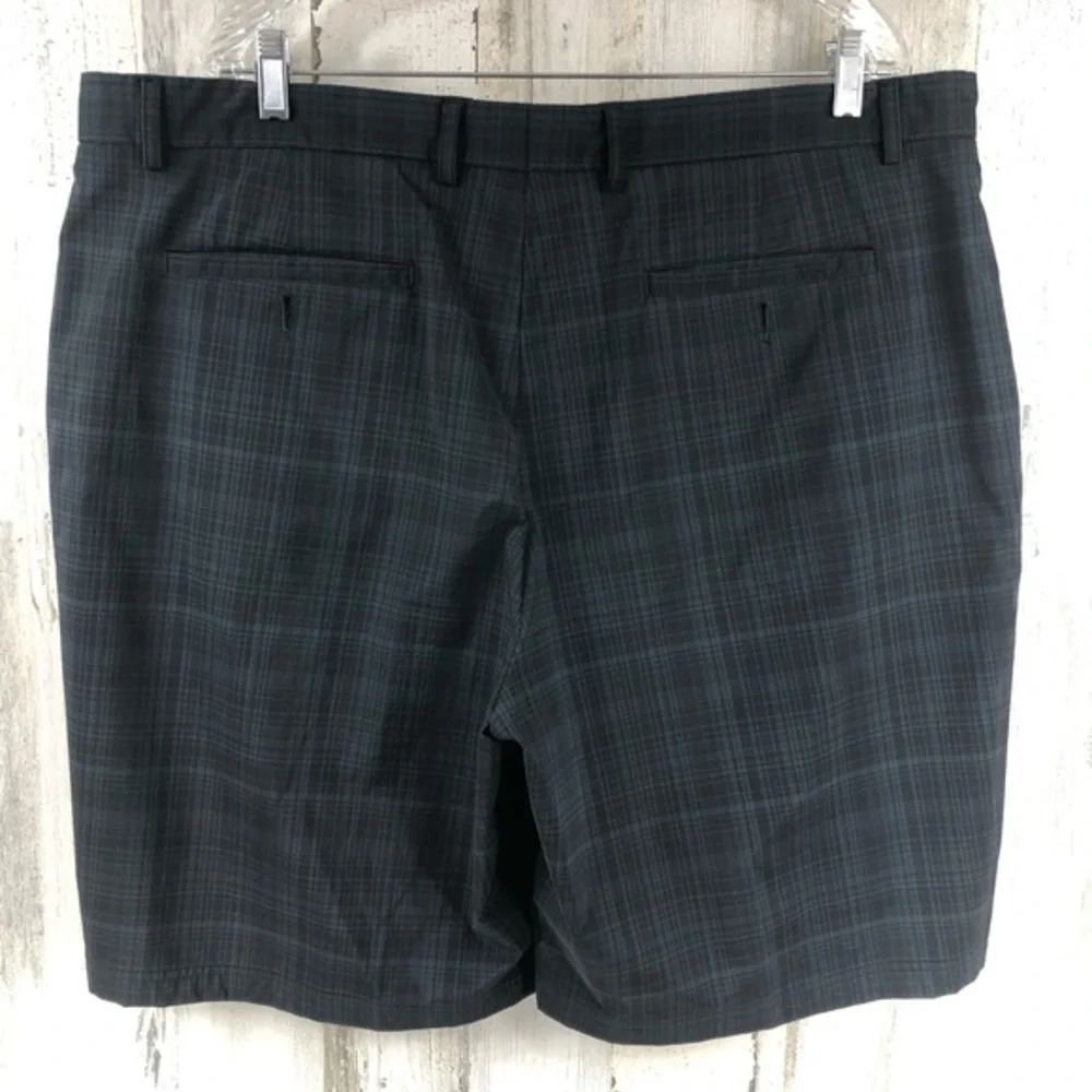 Kirkland Men's Gray Plaid Golf‎ Shorts Sz 42